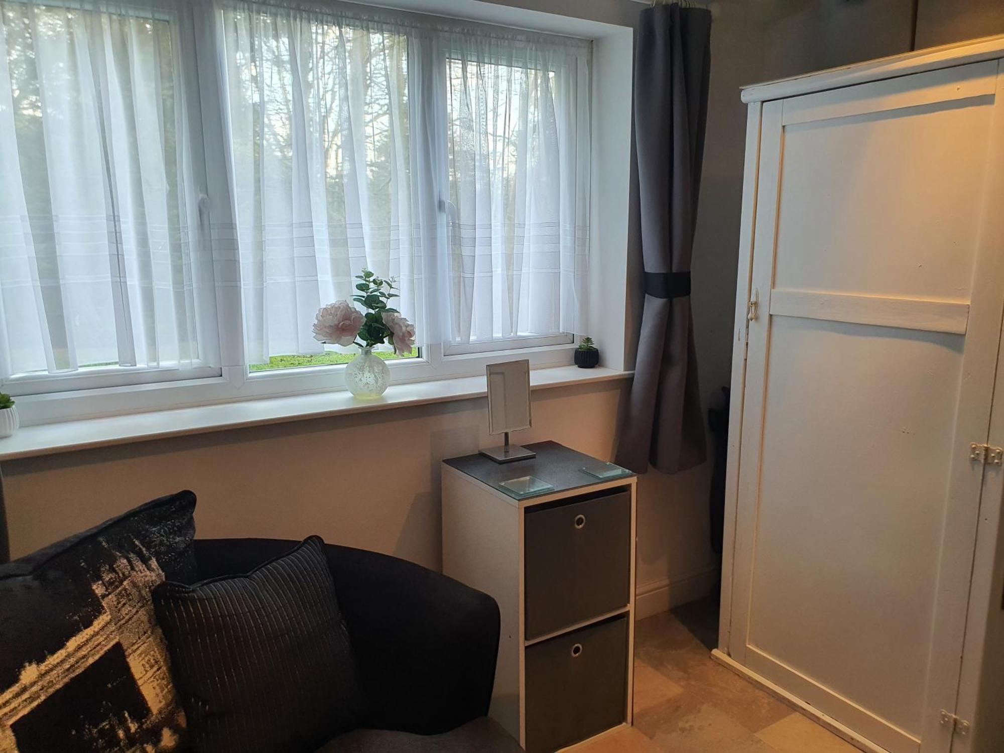 Idyllic 2 Bedroom Self-Contained Upsidedown Annexe Ландриндод Уелс Екстериор снимка